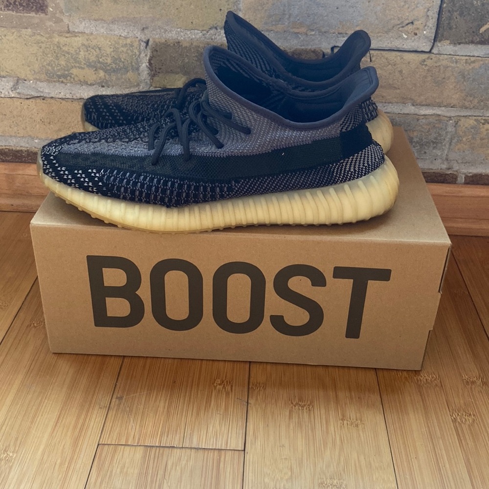 Yeezy v2 Carbon Asriel Size 12